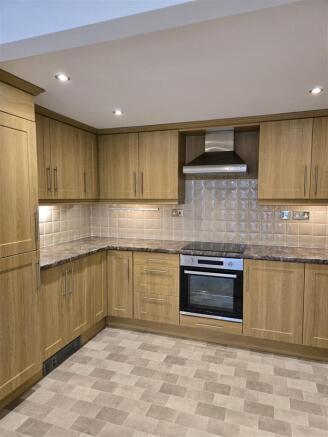 4 Middleton Woods - kitchen.jpg