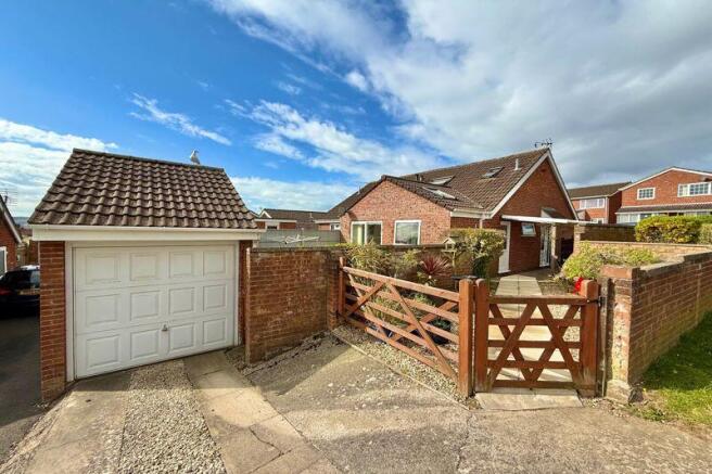 Bungalow & Garage