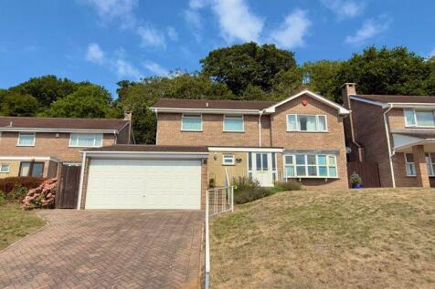 Ringwood Grove, Weston-Super-Mare - BACKING ONTO WOODS
