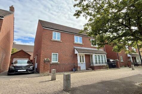 Worle Moor Road, Weston Village - GREAT ROOM SIZES