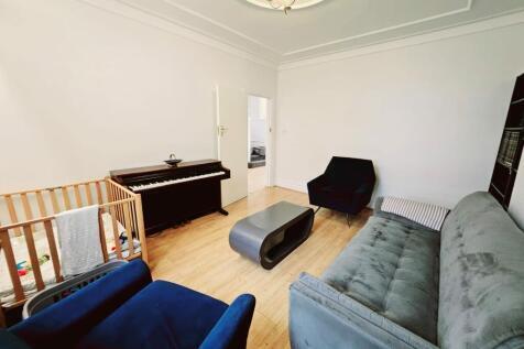 85138_house_cranbourne_gardens_london_greater_lon