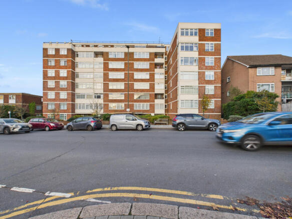 1 bed flat for sale Melvin Hall, Golders Green Ro