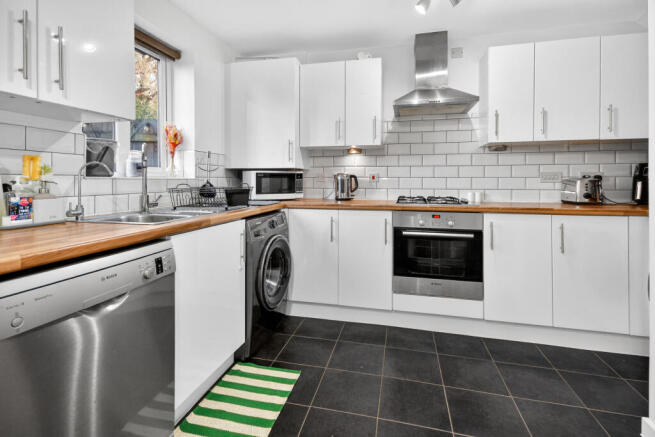 18critchercloselarge10