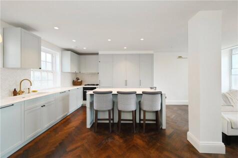 Chalfont Court, Baker Street