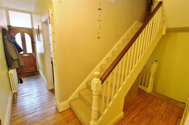 L-SHAPED RECEPTION