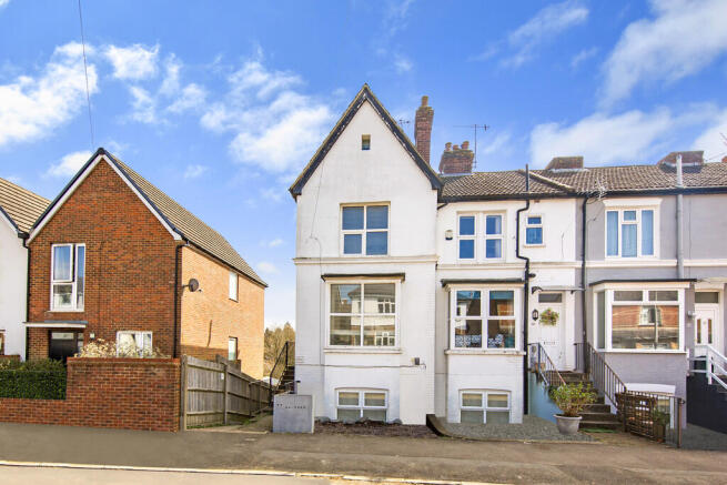 82a Clifton Road ...