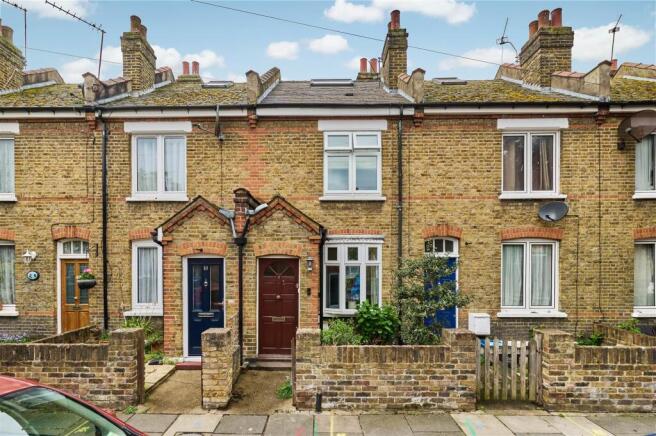 James_Anderson_-_Alexandra_Road_London__SW14_8DN_1