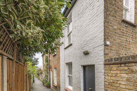 Albany Passage, Richmond, TW10