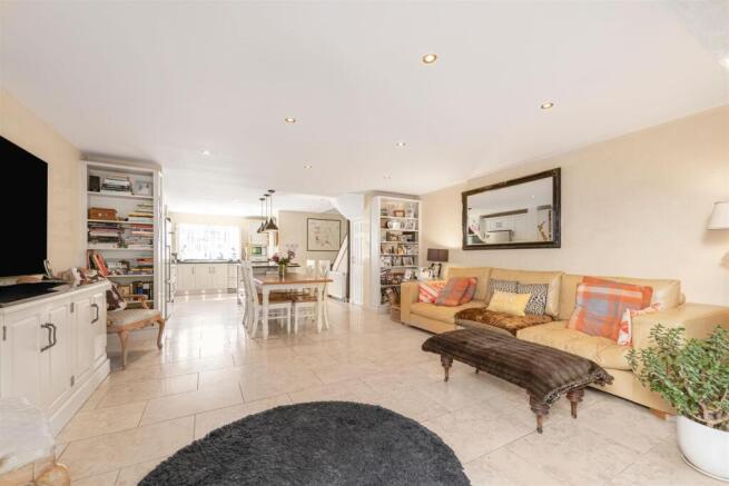 james_anderson_-_17_beaufort_close__2_.jpg