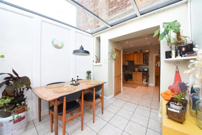 10_Kitchener_Road_Pic_2.jpg