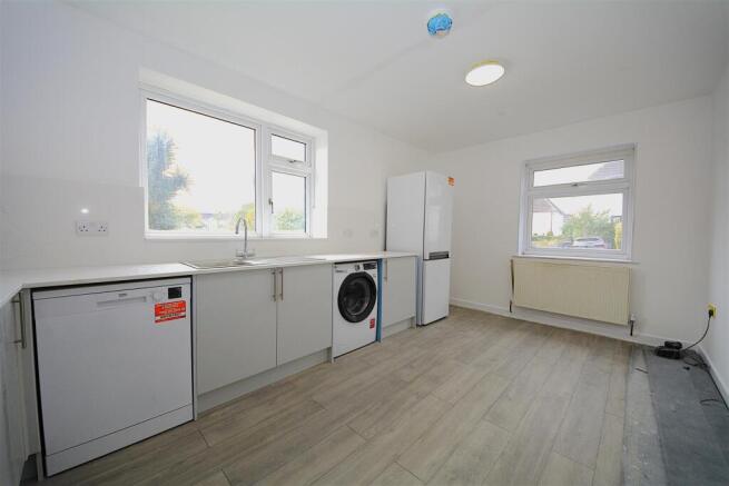 Kitchen 2.jpg