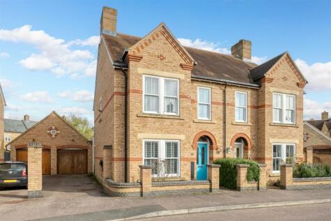 Heathcliff Avenue, Fairfield SG5 4EY