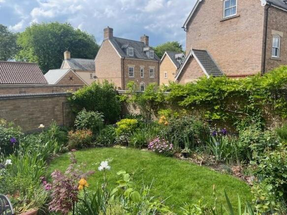 Rear garden 3.jpg