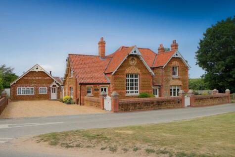 Detached 4 Bed House with 2 Bed Annexe, PE31