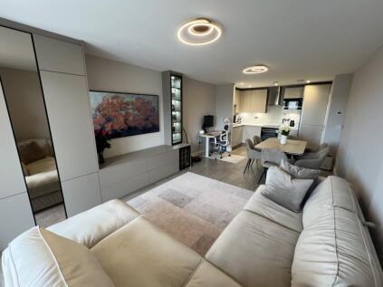 Rialto, Canal Side, Maidenhead, SL6