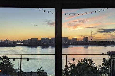 Hill House, London, SE28