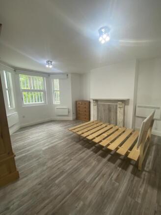 two bedroom flat conveniently located for ameniti