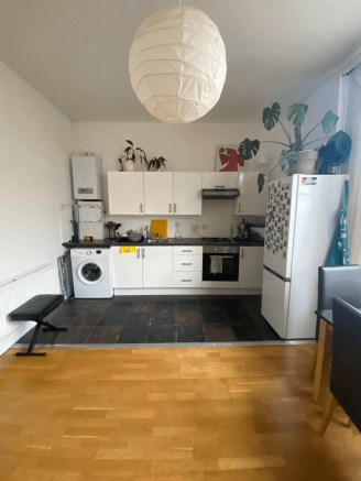 Two bedroom flat close to transport links