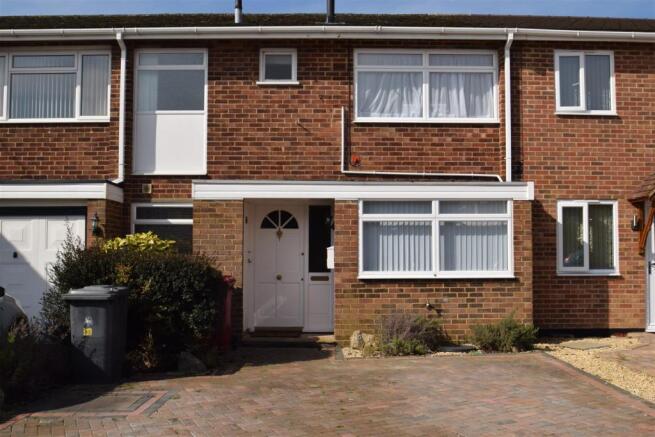 3 Bedroom Terraced House To Rent In Caversham Park Village Caversham