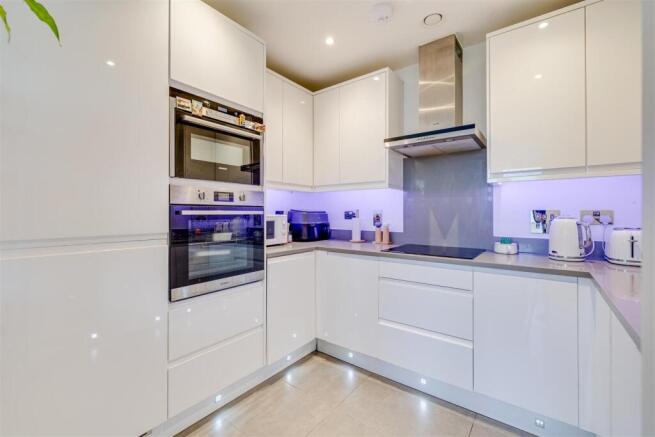 Kitchen 2.jpg