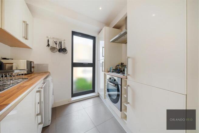 Flat 4, 559 Wandsworth Road SW8 3JD-4.jpg