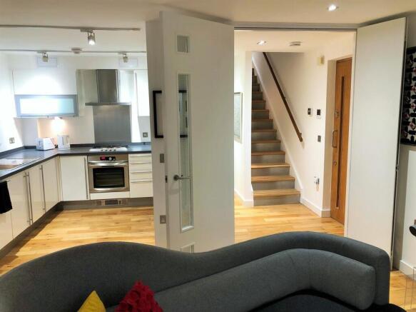 Marmion Mews Kichen and Entrance Hallway.jpg