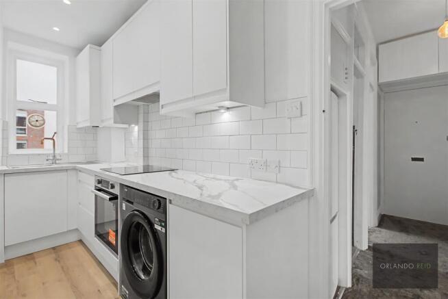 Flat 15, Windsor Court SW4 0JF-3.jpg