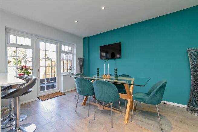 15BlackthornClose-25.jpg