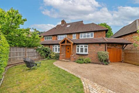 Crouch Hall Gardens, Redbourn, St. Albans