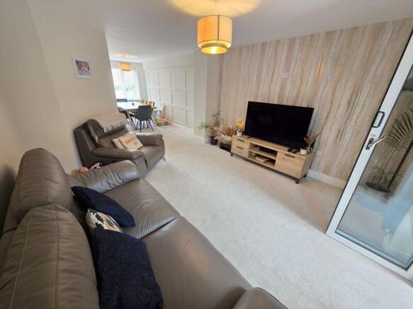 Lounge/Dining Room