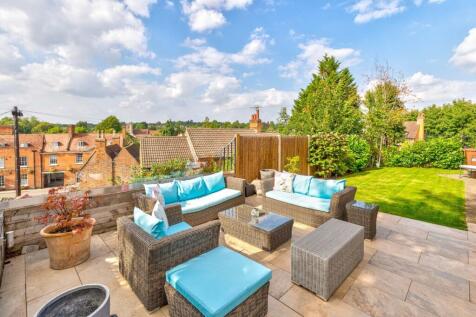 London Road, Welwyn, Hertfordshire, AL6