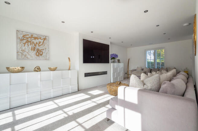 11 Meadow Lane-09