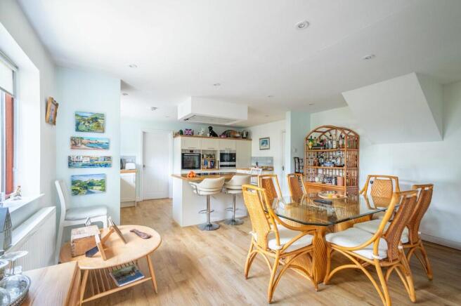 18 Horseshoes Lan...