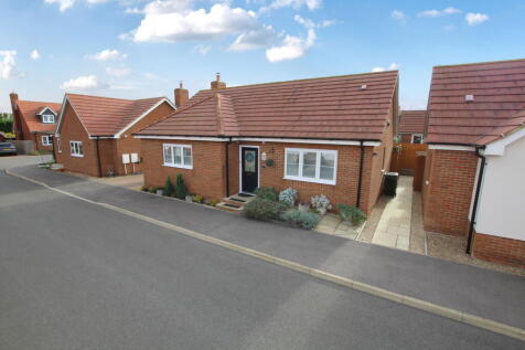 Walnut Close, Blunham, Bedfordshire, MK44 3NB