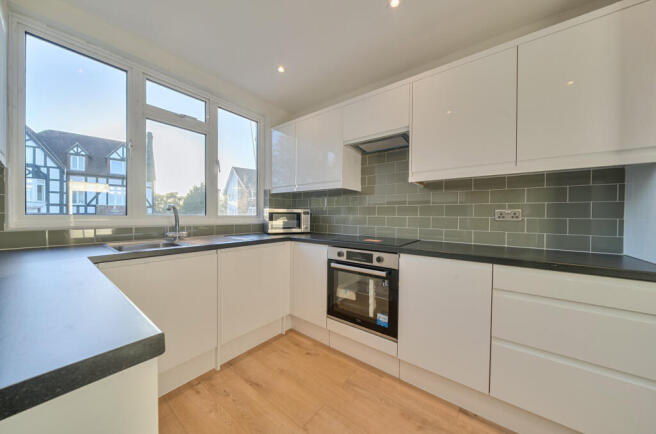 1363641-5-68e3fa5...