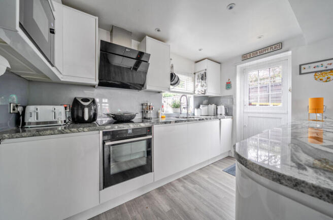 1396103-5-69663cc...