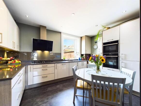 kitchen1.jpg