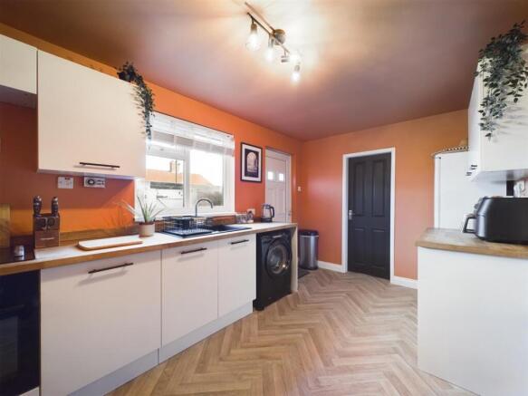Kitchen 2.jpg
