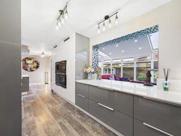 Kitchen 5.jpg