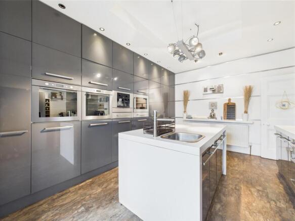 Kitchen 1.jpg
