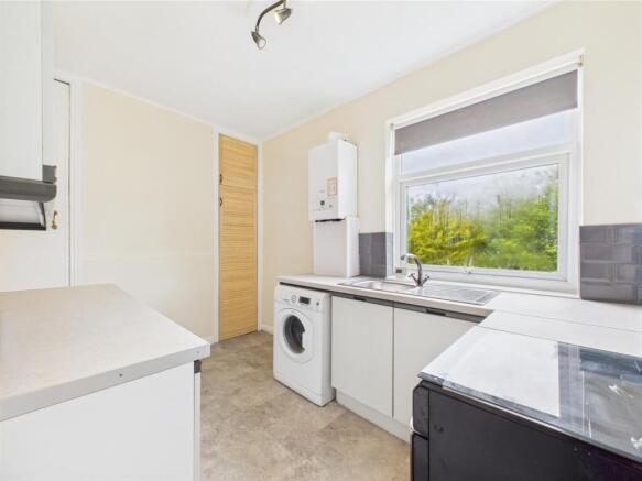 Kitchen 2.jpg