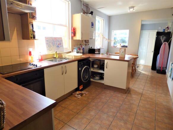 KITCHEN & DINER