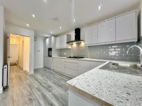 KITCHEN/LOUNGE/DINER