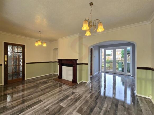 Lounge/Dining Area