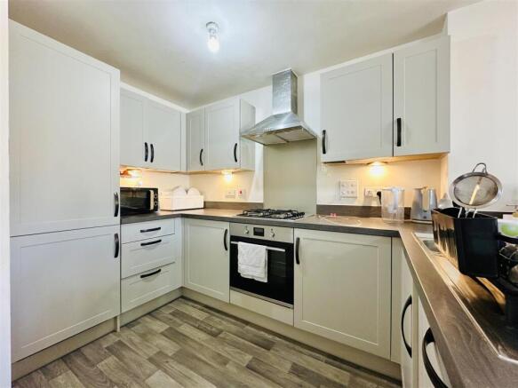 KITCHEN / DINER