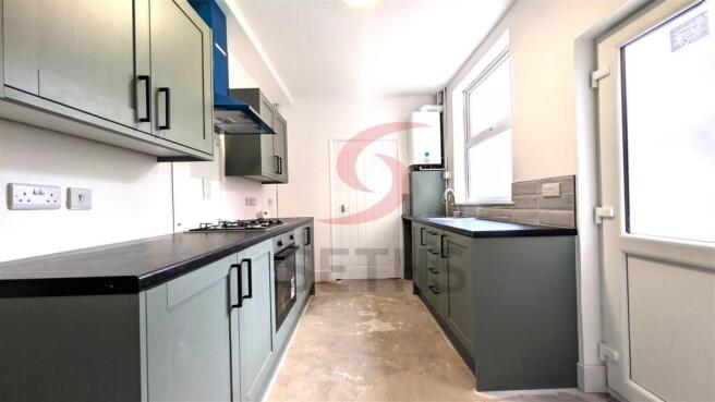 Kitchen 2.jpg