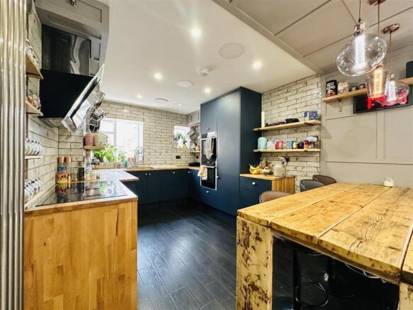 KITCHEN & DINER