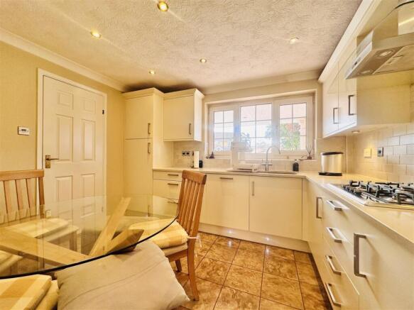 KITCHEN & DINER
