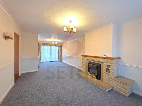 Lounge/Dining Area