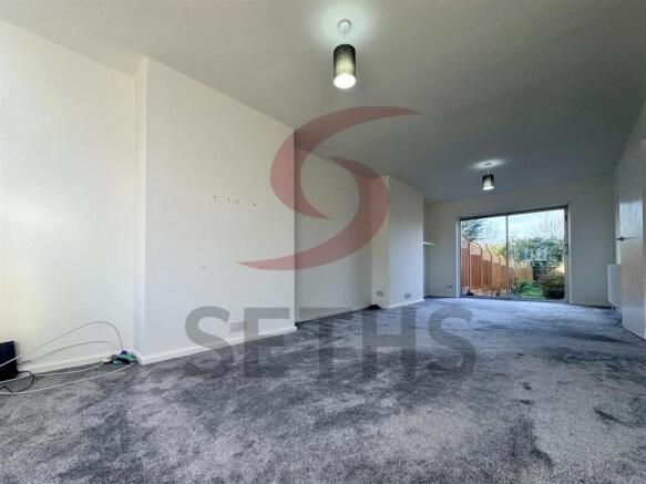 Living Room/Dining Area